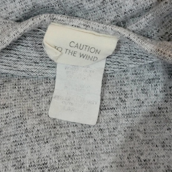 Caution To The Wind Gray Bell Sleeve Top Large - Picture 5 of 5